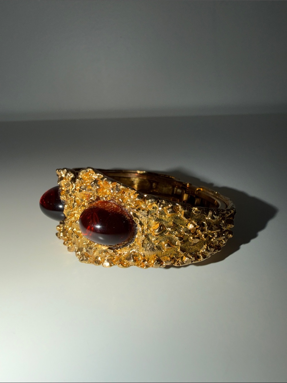 Stunning Vintage Gold-Tone Nugget & Garnet Or Amber Stone Chunky Hinge Bracelet - Picture 9 of 10